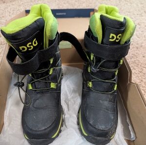 DSG Kids Black and Neon Green Snow Boots Sz 7